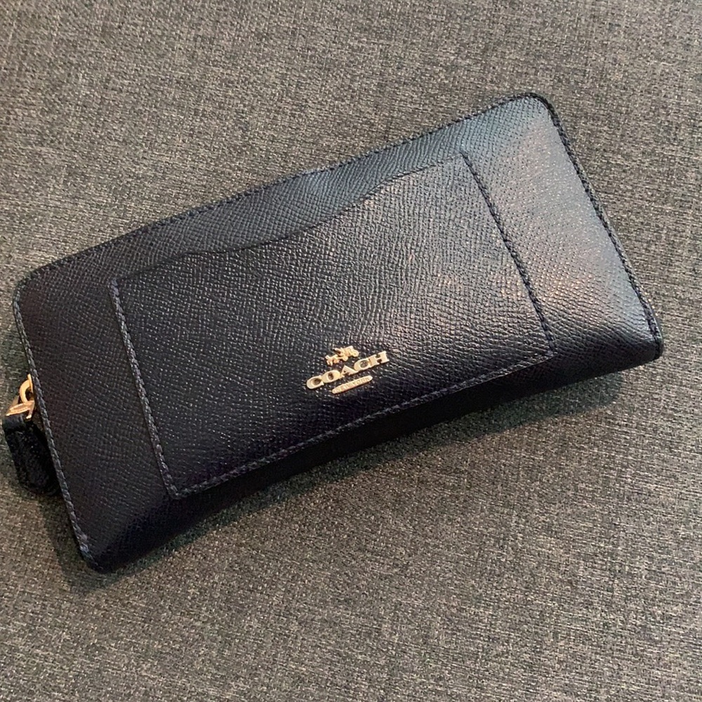 COACH Zippy Wallet in Navy Crossgrain Leather